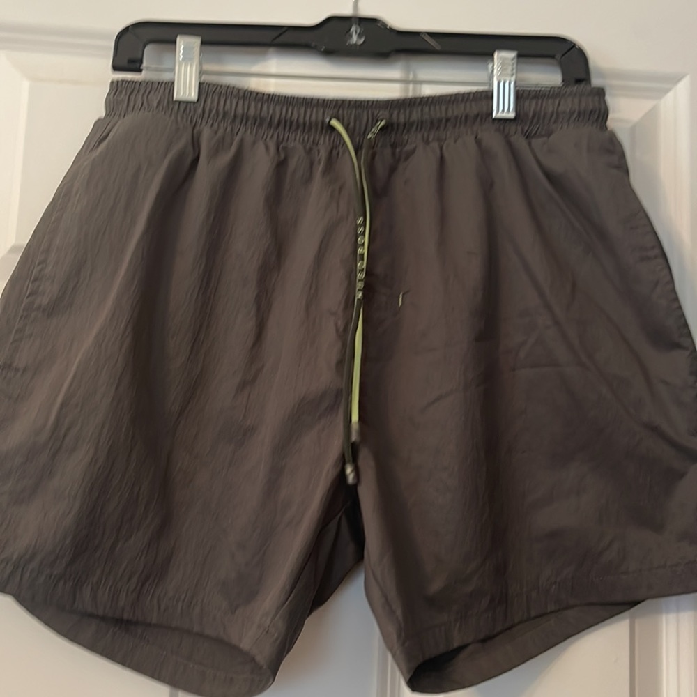HUGO BOSS “CARP” embroidered swim trunks. Sz M. Olive green. EXCELLENT CONDITION